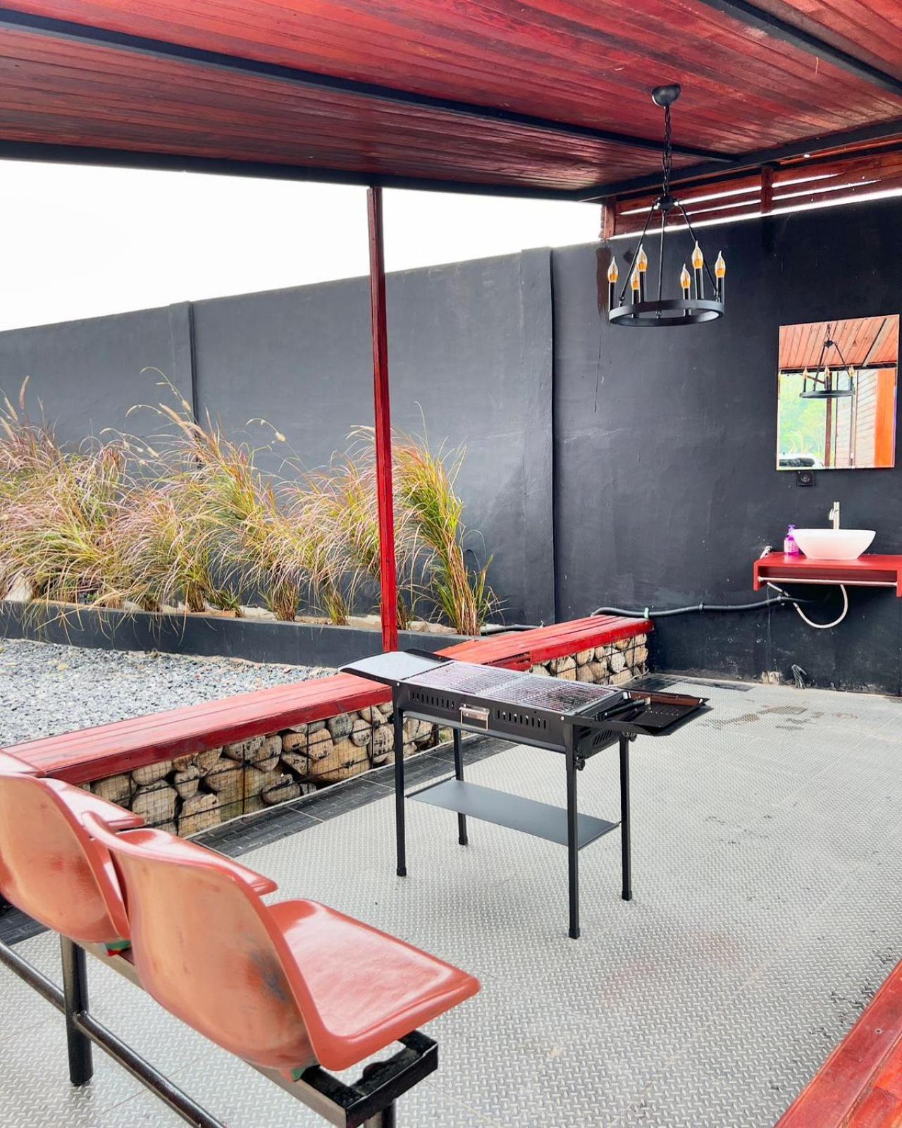 הוילה Noerbaya House בוקיטינגי מראה חיצוני תמונה